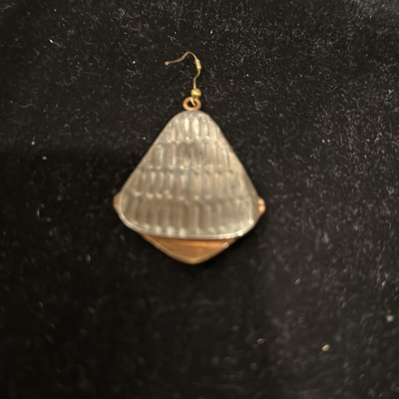 BOUTIQUE EARRINGS - Picture 3 of 3